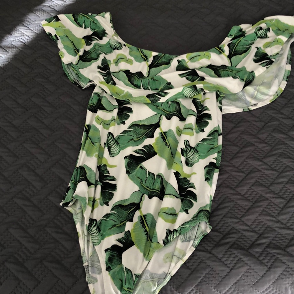 Body suit/off the shoulder